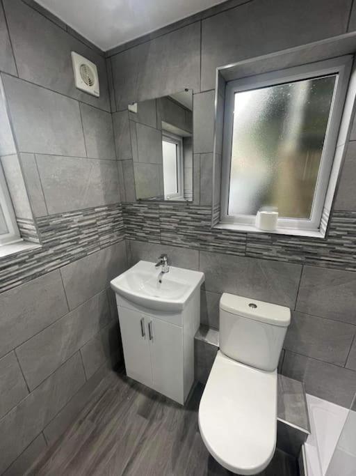 Large 1 Bedroom Flat With Private Parking Plymouth Exterior photo